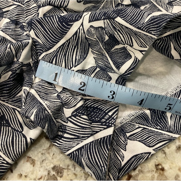 Leaf print shorts, Banana Republic, Hamilton fit - Picture 5 of 5